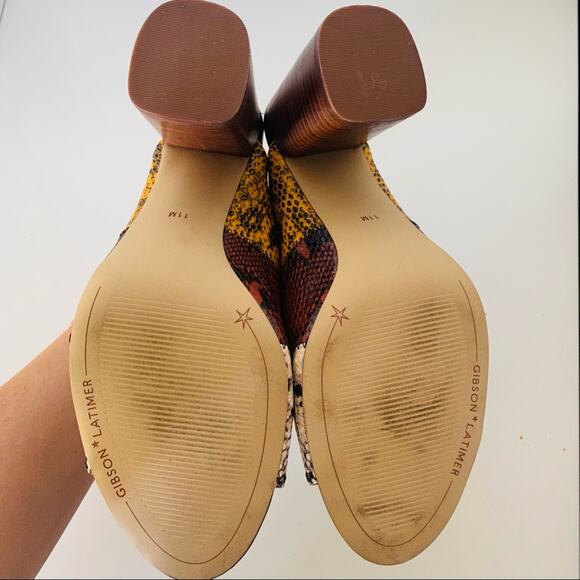 GIBSON LATIMER White Snakeskin Colorblock Stripe Wedge Stacked Heeled Mules 11 - Picture 2 of 6